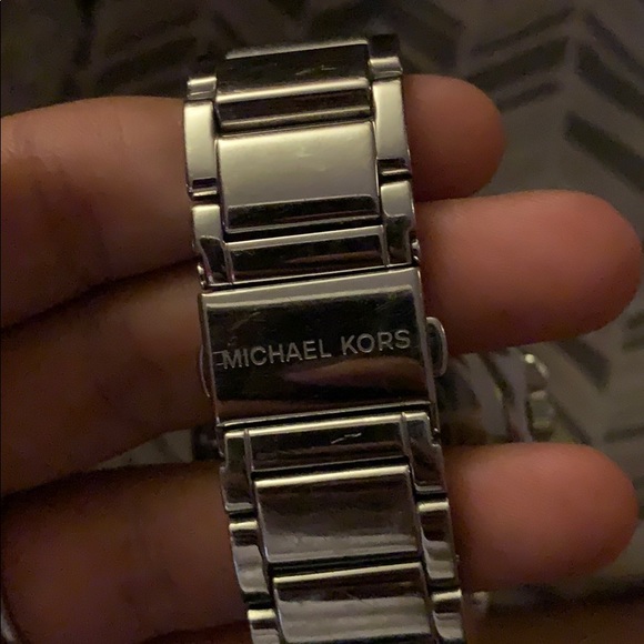 Authentic MK watch silver with diamonds - Picture 4 of 5